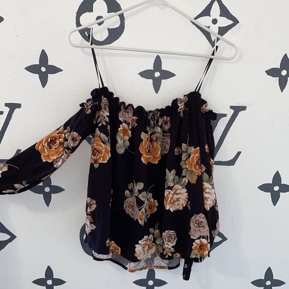 floral top - Picture 1 of 1